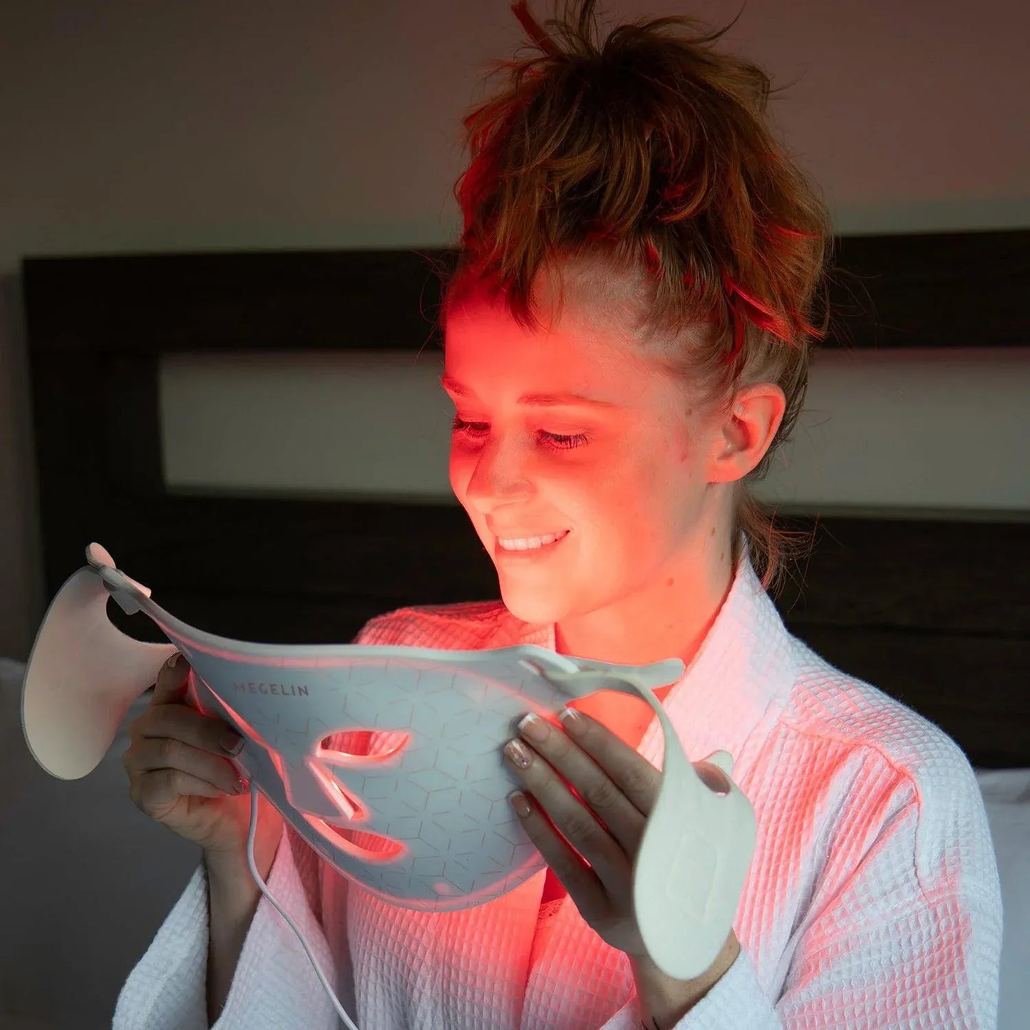 Máscara facial con terapia de luz LED