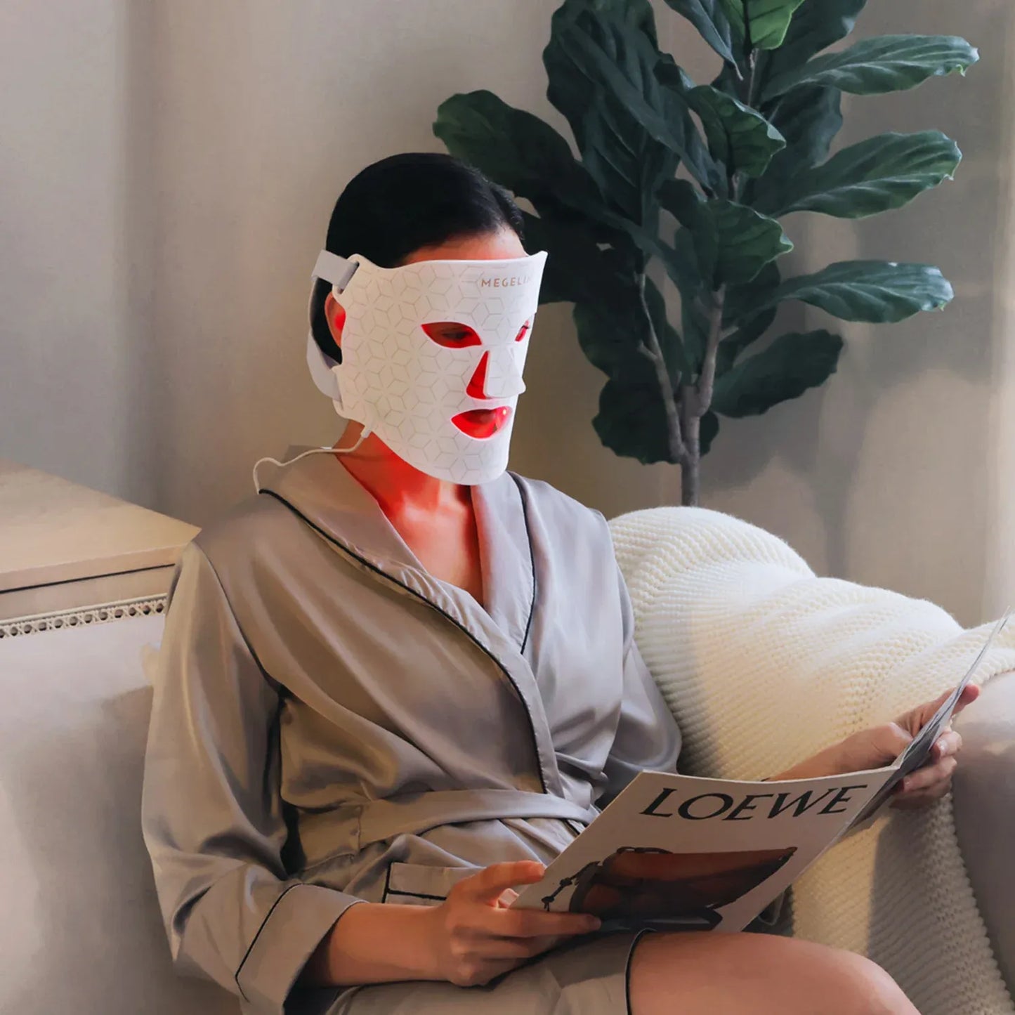 Máscara facial con terapia de luz LED